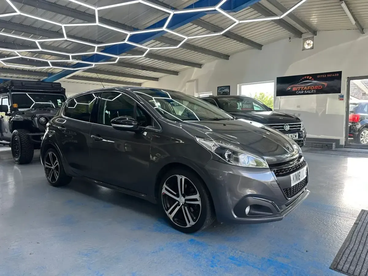 Usado Peugeot 208 GT-line 2018 Cinzento Citadino