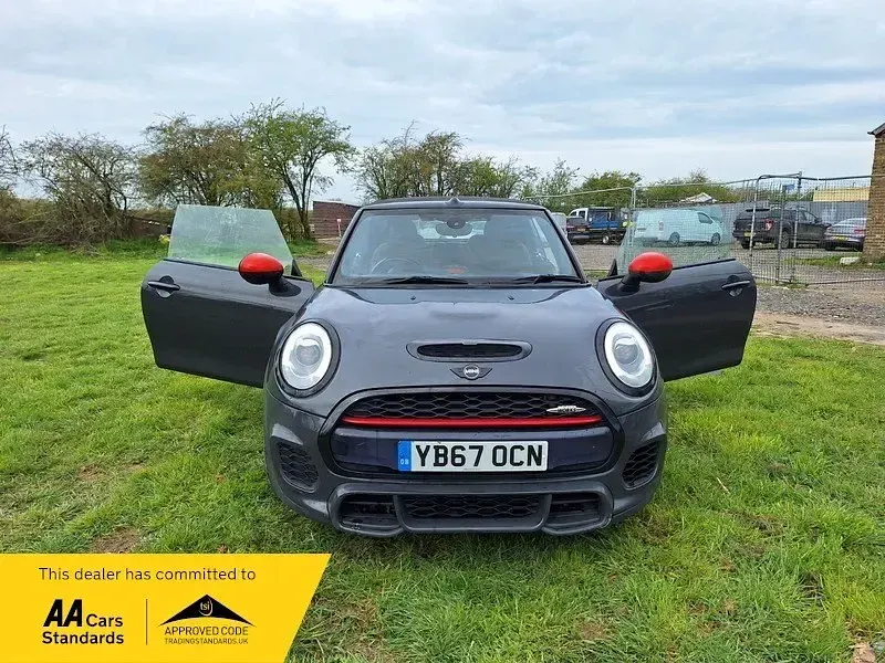 Second-hand Mini John Cooper Works Cabriolet 231 CP (169 kW) 2018 Gri Cabrio