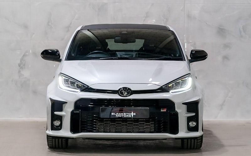 Used Toyota Yaris 272 HP (200 kW) 2021 White Hatchback