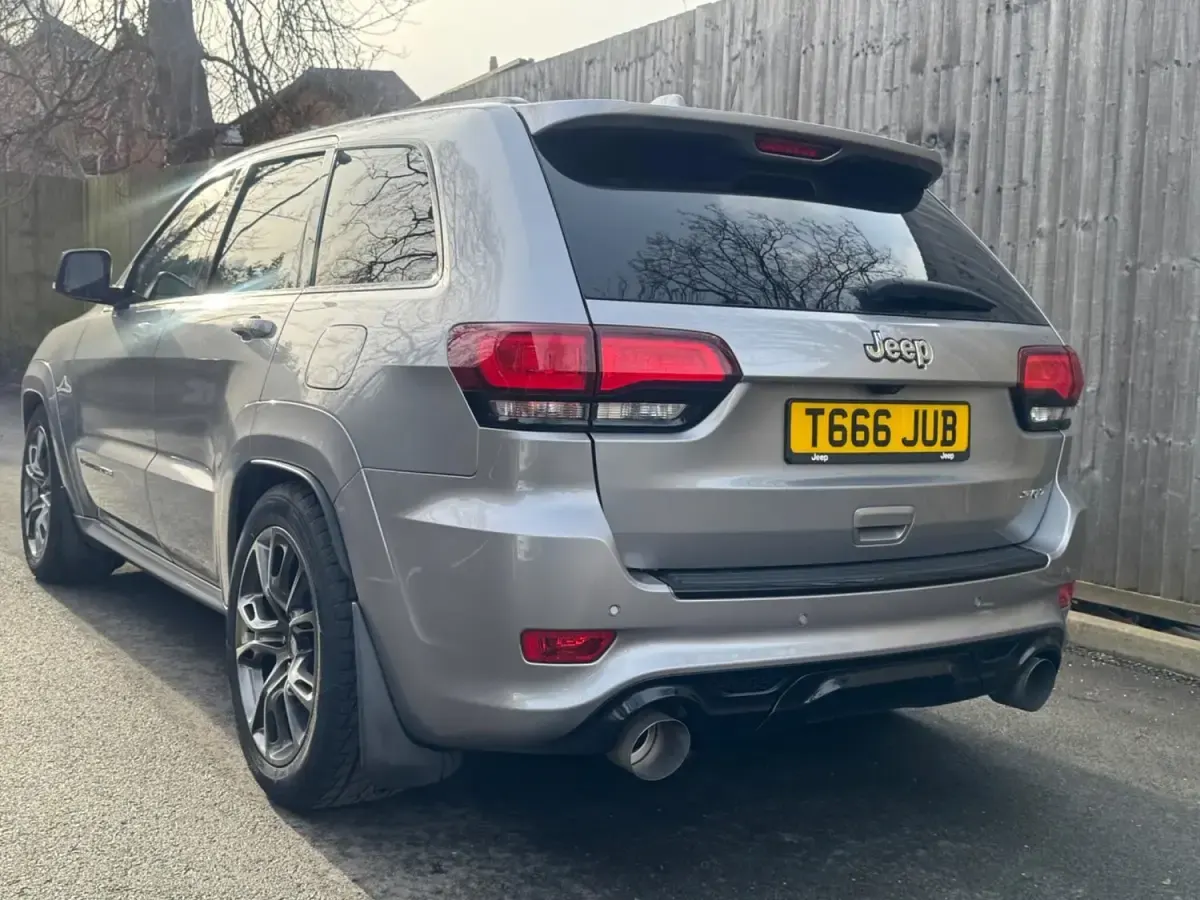 Usado Jeep Grand Cherokee SRT 2017 Gris SUV