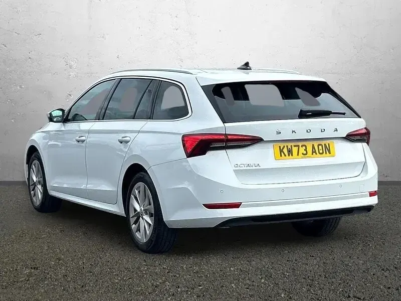 Used Skoda Octavia SE L 150 HP (110 kW) 2023 White Estate