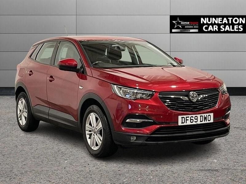 Used Vauxhall Grandland X S 130 HP (95 kW) 2019 Red SUV