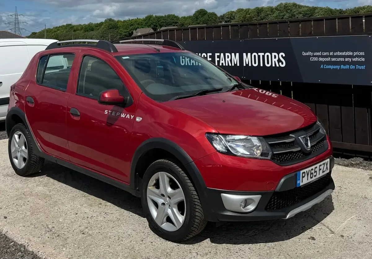 Used Dacia Sandero Lauréate 2016 Red Hatchback