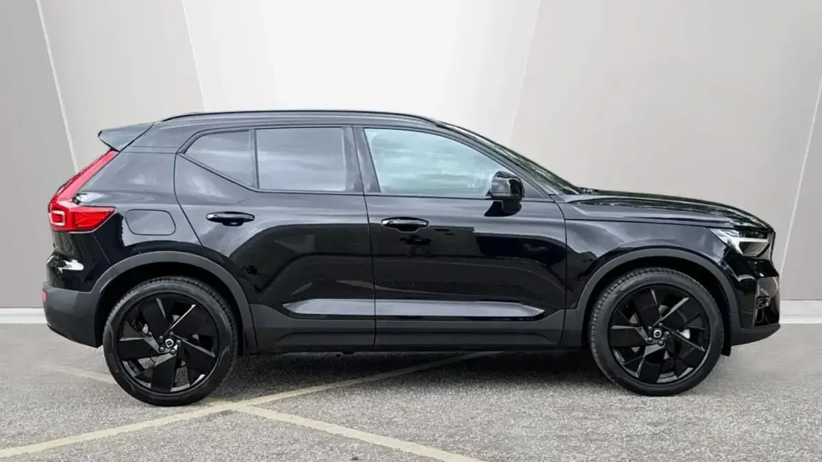 Used Volvo XC40 Plus 163 HP (119 kW) 2025 Black SUV