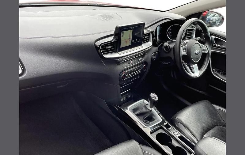 Used Kia Ceed First Edition 138 HP (101 kW) 2018 Red Hatchback