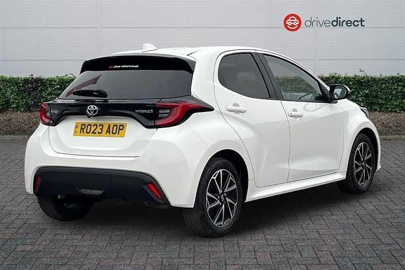 Used Toyota Yaris Hybrid Design 2023 White Hatchback