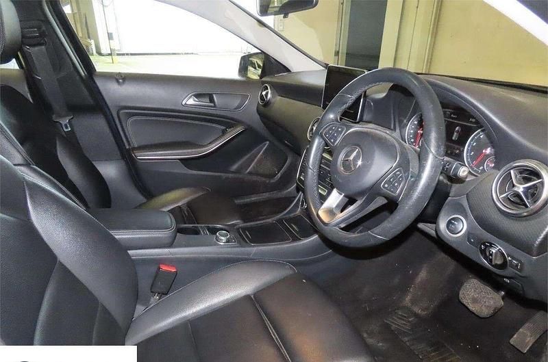 Used Mercedes A180 SE 2017 Blue Hatchback