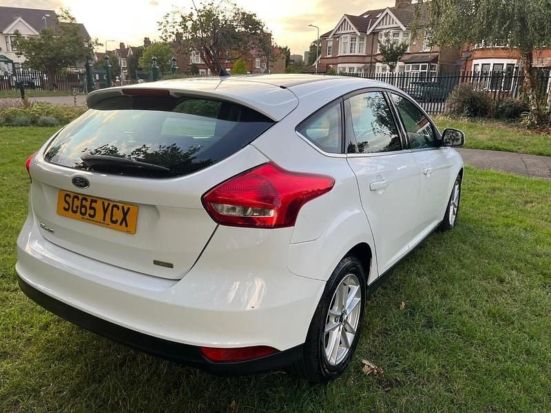 Usado Ford Focus Zetec 2015 Branco Citadino