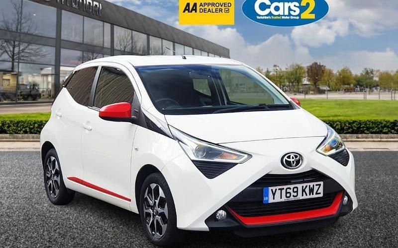 White Used 2019 Toyota Aygo Trend Hatchback | £8,450 (Fair price) - Image 1/4