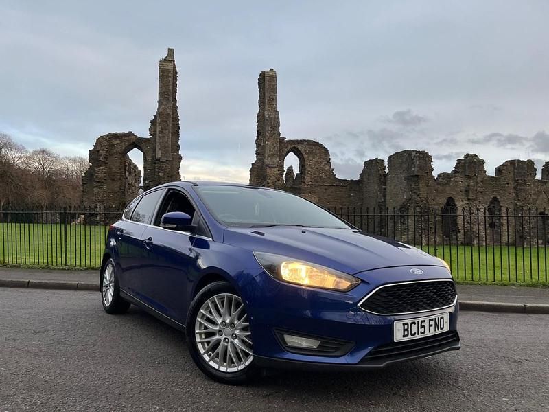 Used Ford Focus Zetec 120 HP (88 kW) 2015 Blue Hatchback
