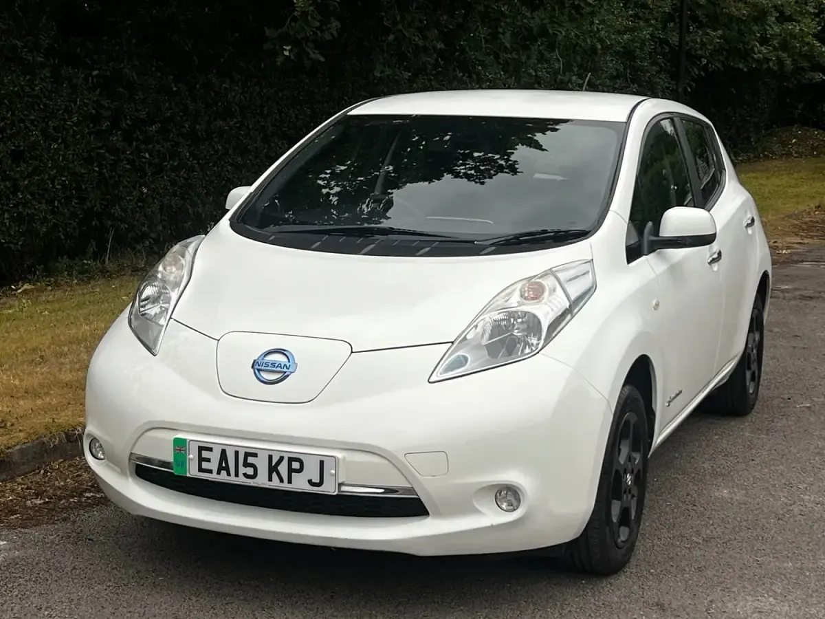 Used Nissan Leaf Acenta 80 kW (109 HP) 2015 White Hatchback
