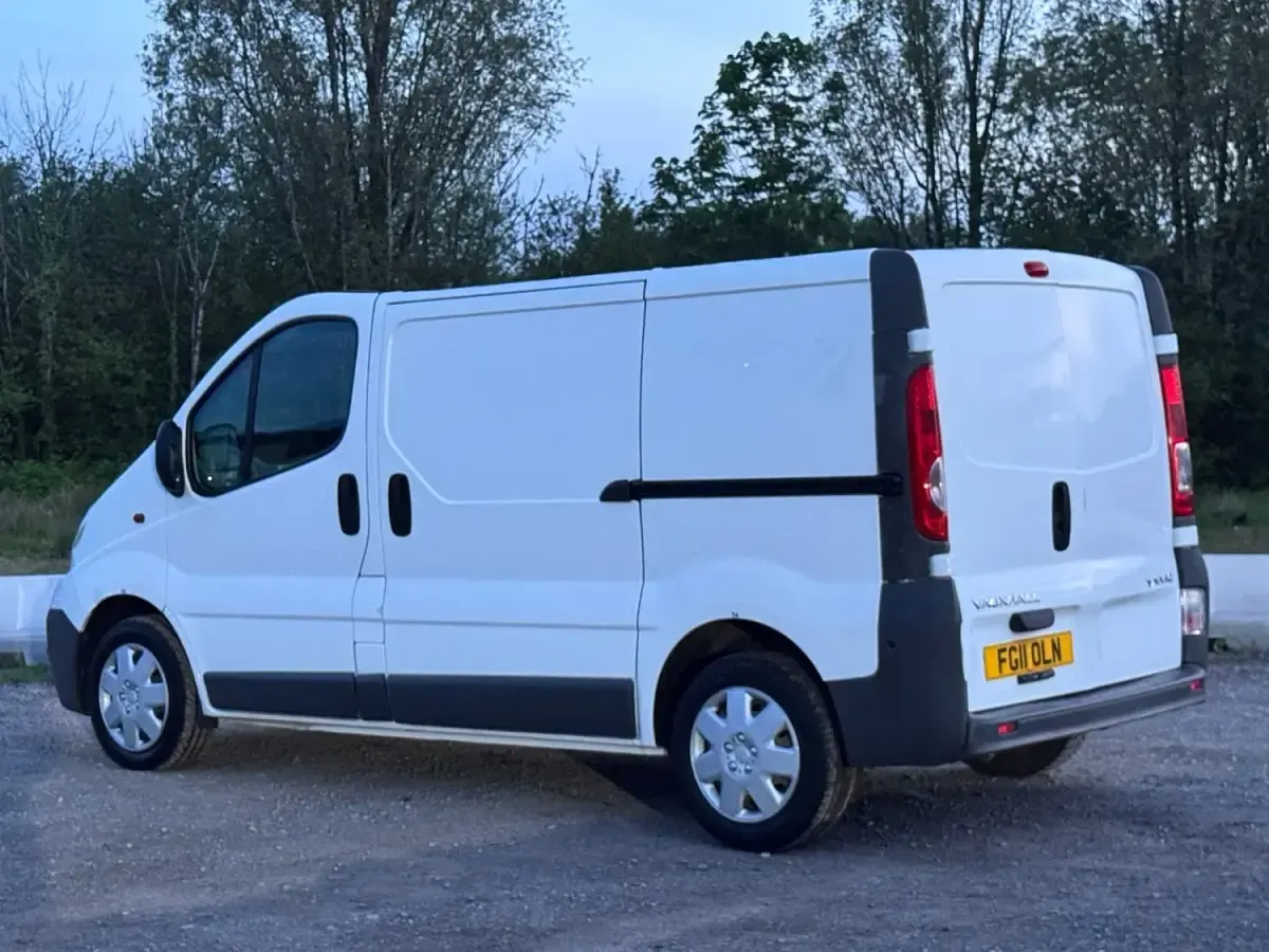 Gebraucht Vauxhall Vivaro 2011 Weiß Van / Kleinbus