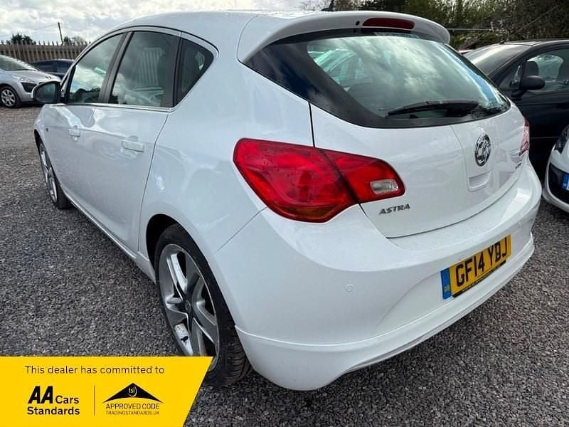 Used Vauxhall Astra Edition 2014 White Hatchback