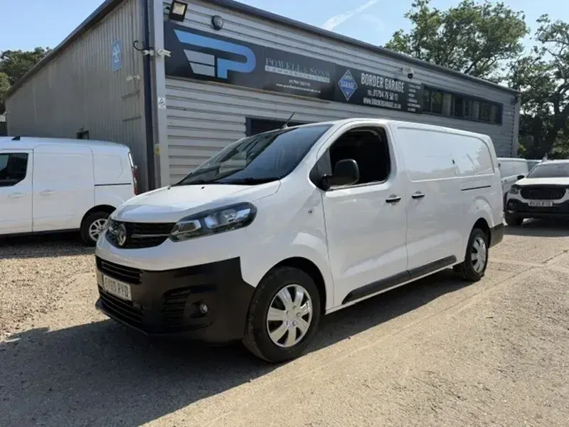 Used Vauxhall Vivaro 100 HP (73 kW) 2019 White MPV