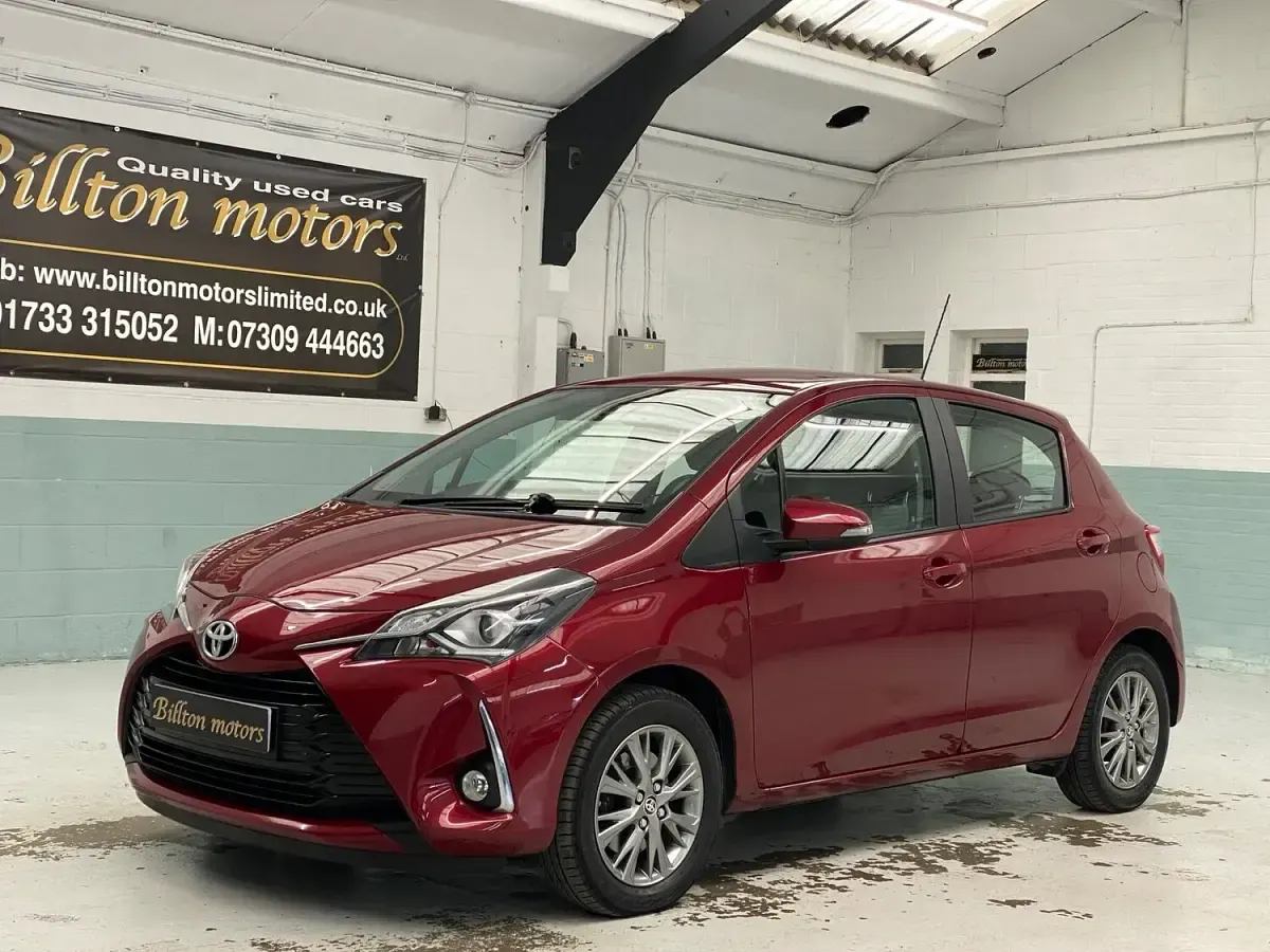 Used Toyota Yaris 111 HP (81 kW) 2019 Red Hatchback