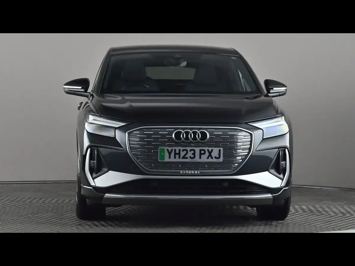 Begagnad Audi Q4 e-tron S-Line 219 kW (299 HK) 2023 Svart SUV