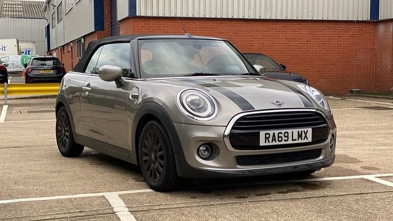 Silver Used 2019 Mini Cooper Classic Hatchback | £14,290 (Good price) - Image 1/4