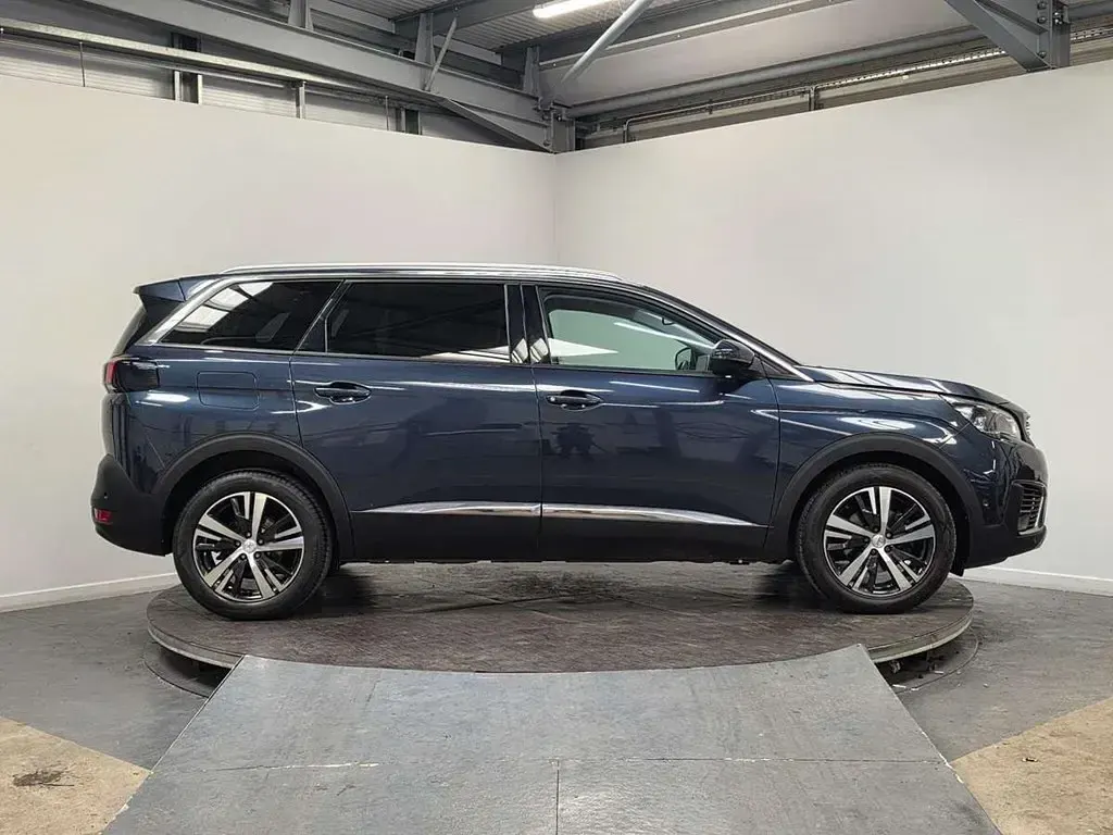 Usado Peugeot 5008 Allure 130 HP (95 kW) 2019 Azul SUV