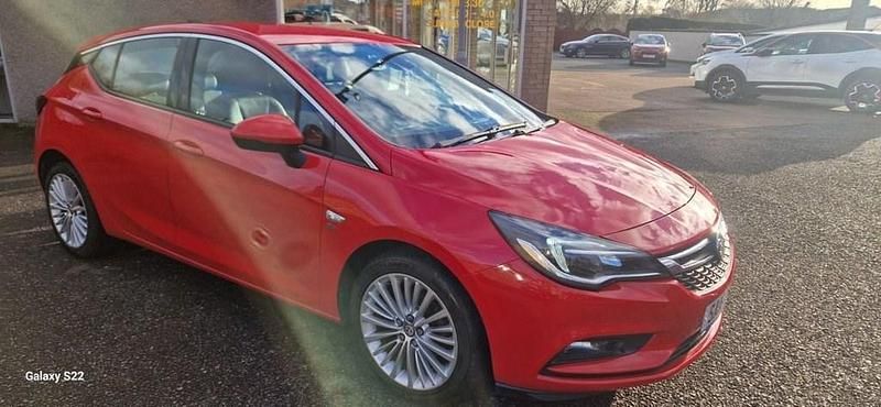 Used Vauxhall Astra Elite 150 HP (110 kW) 2016 Red Hatchback