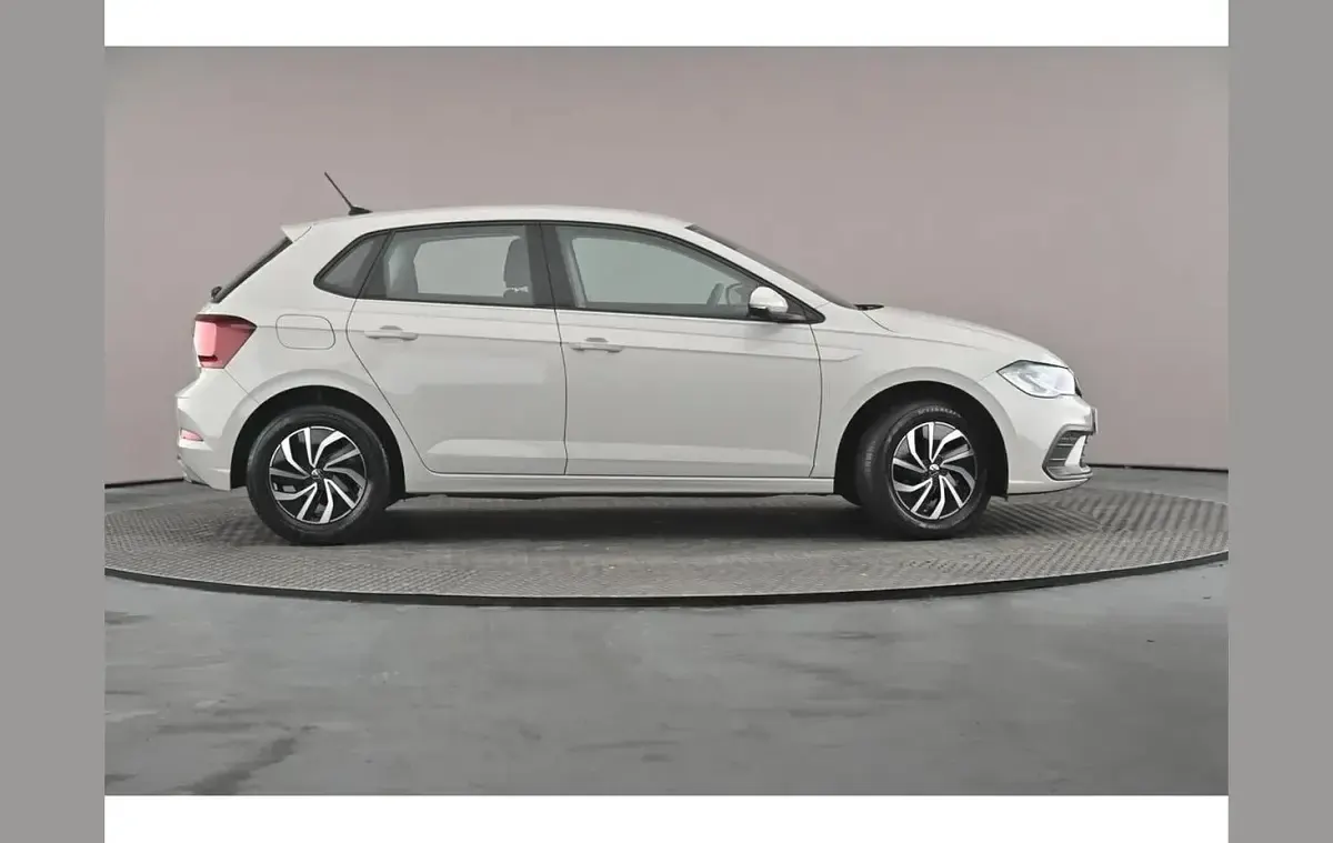 Begagnad VW Polo Life 80 HK (58 kW) 2023 Grå Halvkombi
