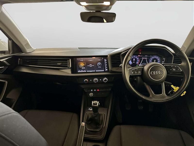 Used Audi A1 Advanced 95 HP (69 kW) 2023 White SUV