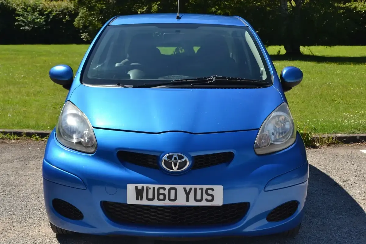 Used Toyota Aygo 68 HP (50 kW) 2010 Blue Hatchback