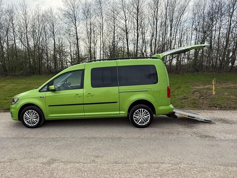 Used VW Caddy Maxi Life Life 102 HP (75 kW) 2020 Green MPV
