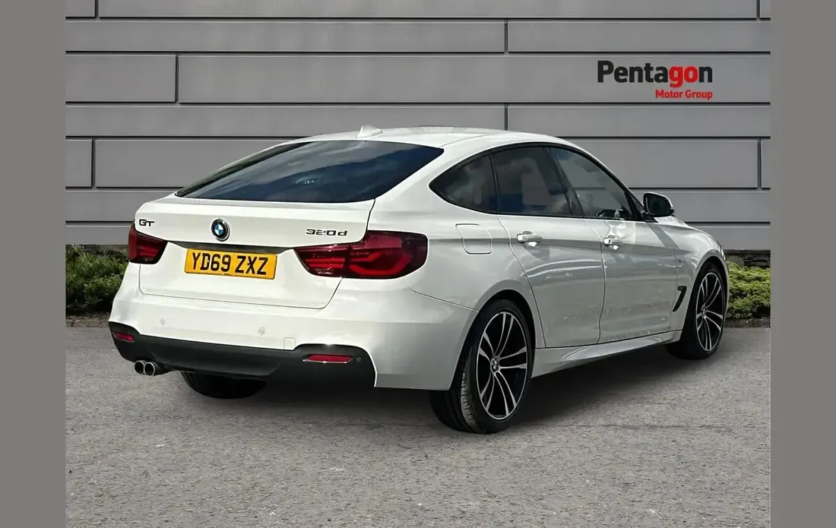 Used BMW 320 M Sport 187 HP (137 kW) 2019 White Hatchback