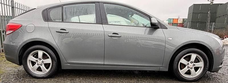 Begagnad Chevrolet Cruze LT 124 HK (91 kW) 2012 Grå Halvkombi
