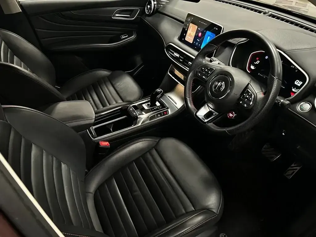 Usado MG HS Trophy 162 HP (119 kW) 2024 Cinzento SUV