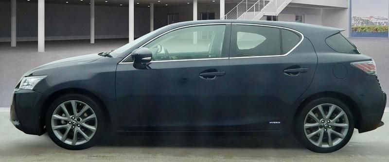 Used Lexus CT200h 136 HP (100 kW) 2016 Black Hatchback