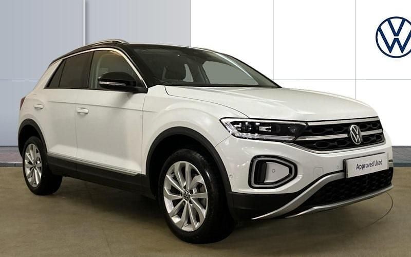 Used 2025 VW T-Roc Style SUV | £22,356 (Good price) - Image 1/4