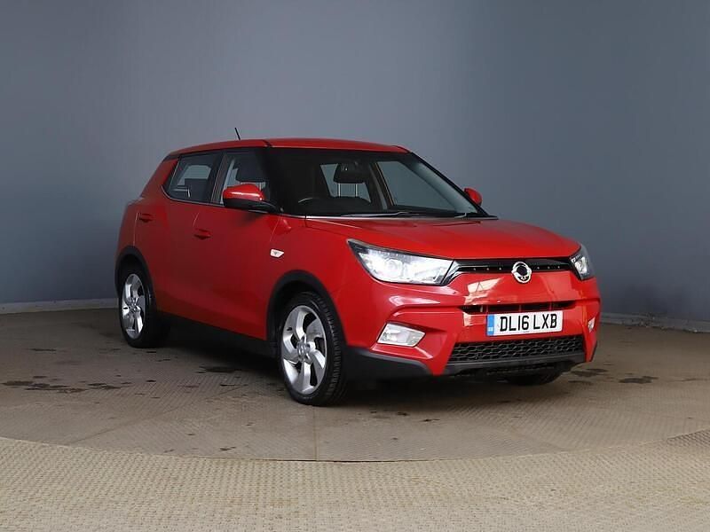 Red Used 2016 Ssangyong Tivoli Hatchback | £4,999 (Fair price) - Image 1/4