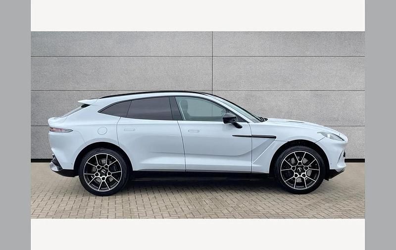 Used Aston Martin DBX 550 HP (404 kW) 2021 White SUV