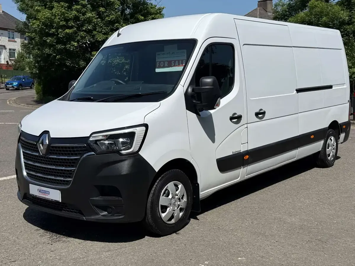 Used Renault Master Business 135 HP (99 kW) 2023 White MPV