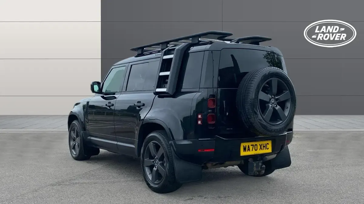 Used Land Rover Defender HSE 240 HP (176 kW) 2020 Santorini black SUV