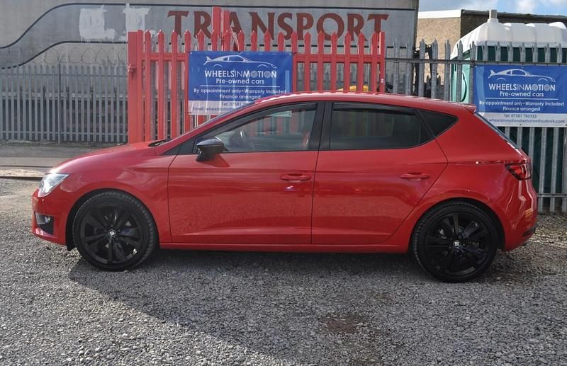 Used Seat Leon FR 125 HP (91 kW) 2015 Red Hatchback