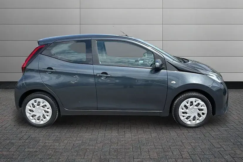 Used Toyota Aygo X-play 72 HP (52 kW) 2018 Grey Hatchback