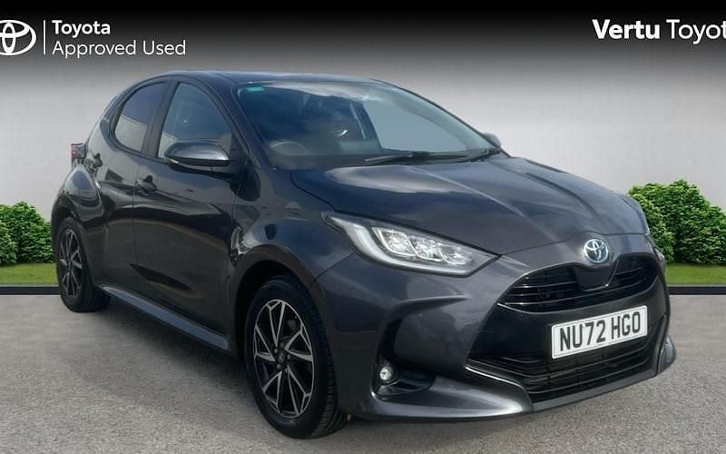 Used 2025 Toyota Yaris Hybrid Design Hatchback | £17,659 (Super price) - Image 1/4