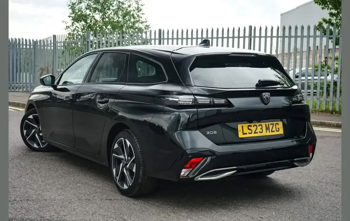 Used Peugeot 308 Allure Premium 128 HP (94 kW) 2023 Black Estate