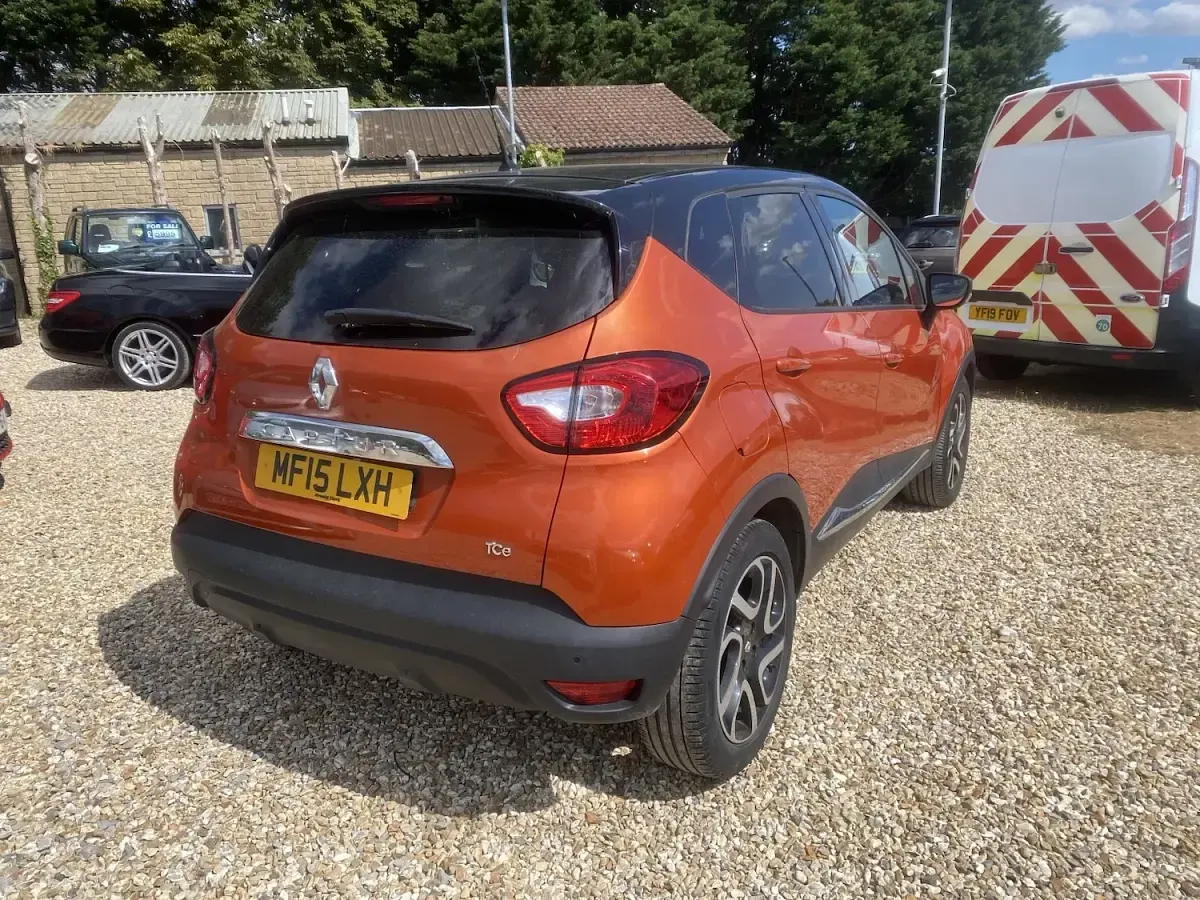 Used Renault Captur Dynamique 90 HP (66 kW) 2015 Orange SUV