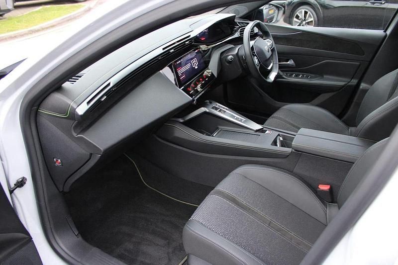 Used Peugeot 308 SW GT 129 HP (94 kW) 2024 White Estate