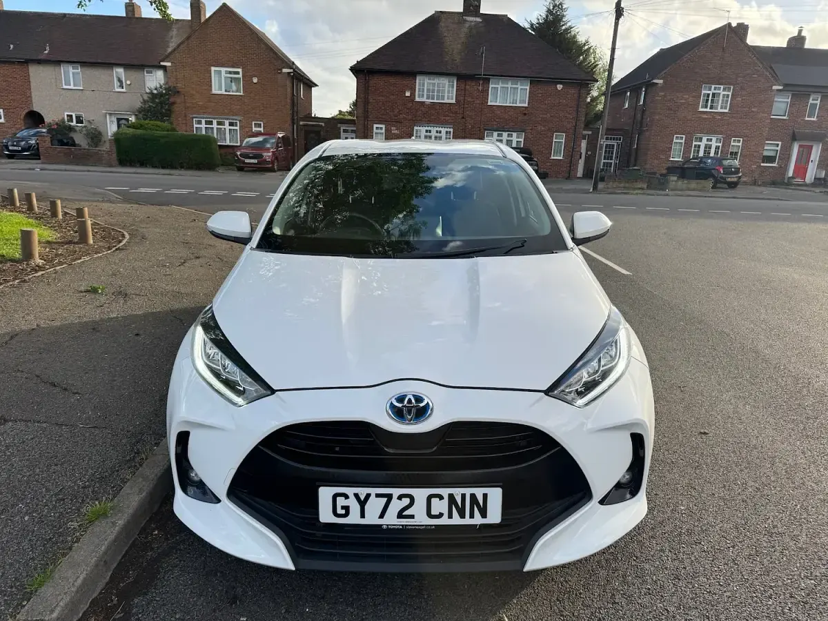 Used Toyota Yaris Design 91 HP (66 kW) 2022 White Hatchback
