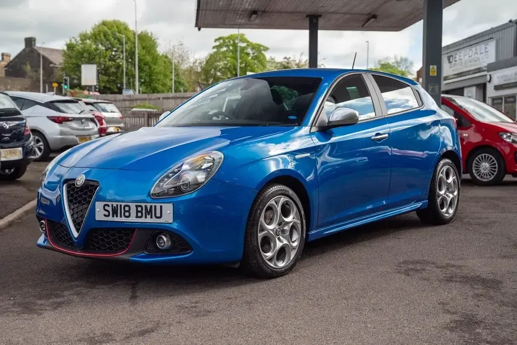 Begagnad Alfa Romeo Giulietta 120 HK (88 kW) 2018 Blå Halvkombi