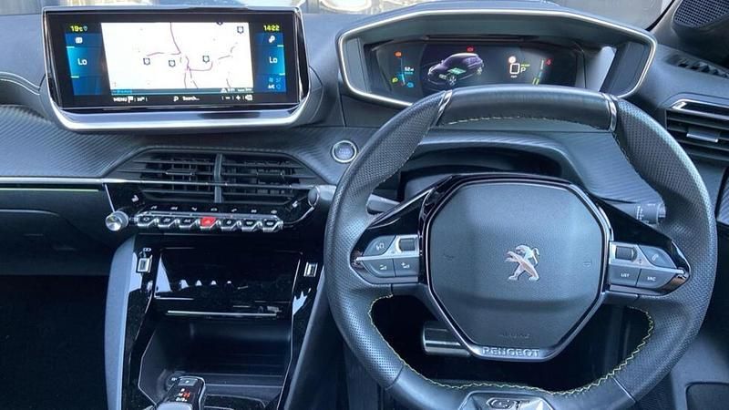 Used Peugeot e-208 Premium 98 kW (134 HP) 2021 Yellow Hatchback