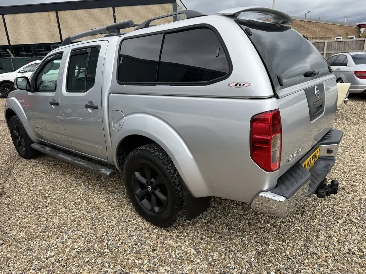 Used Nissan Navara Tekna 190 HP (139 kW) 2013 Silver Pickup