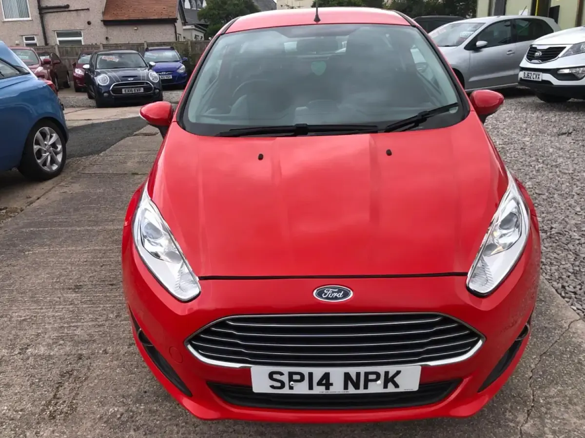 Used Ford Fiesta Zetec 82 HP (60 kW) 2014 Red Hatchback