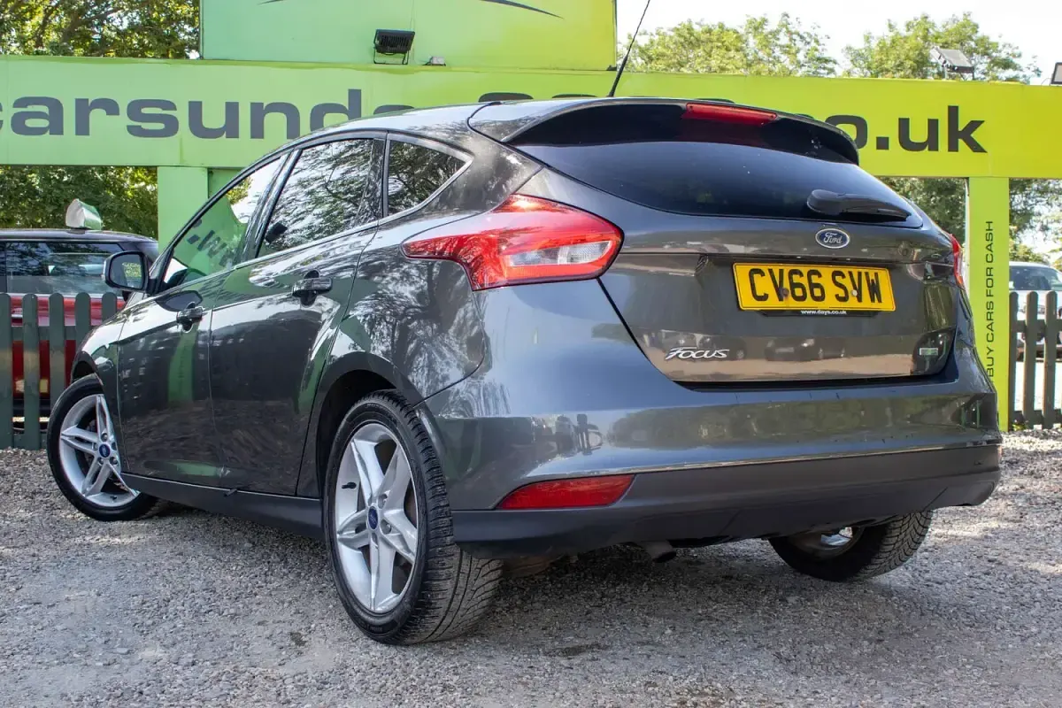 Used Ford Focus Zetec 125 HP (91 kW) 2016 Grey Hatchback
