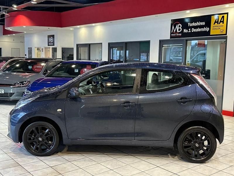 Begagnad Toyota Aygo X-cite 67 HK (49 kW) 2016 Blå Halvkombi