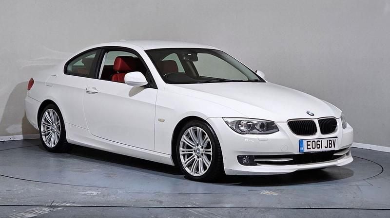 White Used 2011 BMW 320 Comfort Edition Coupe | £3,300 (Fair price) - Image 1/4
